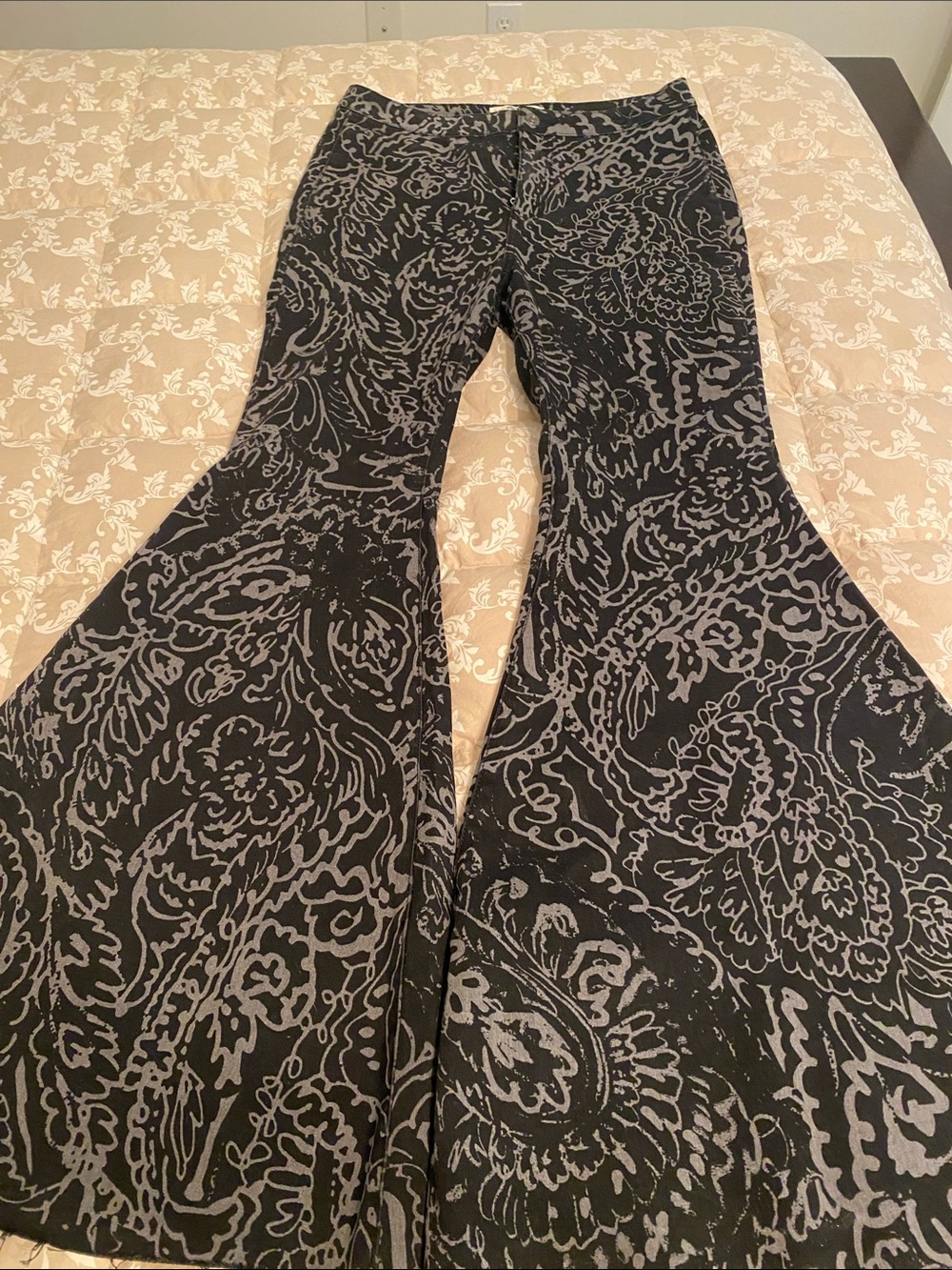 We The Free Black Floral-Print Wide Leg Jeans New without tags